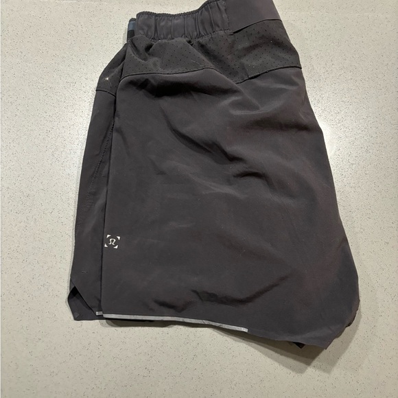 Men’s Black Lululemon Running Shorts Size M Gym Training 4” Inseam - Picture 2 of 4